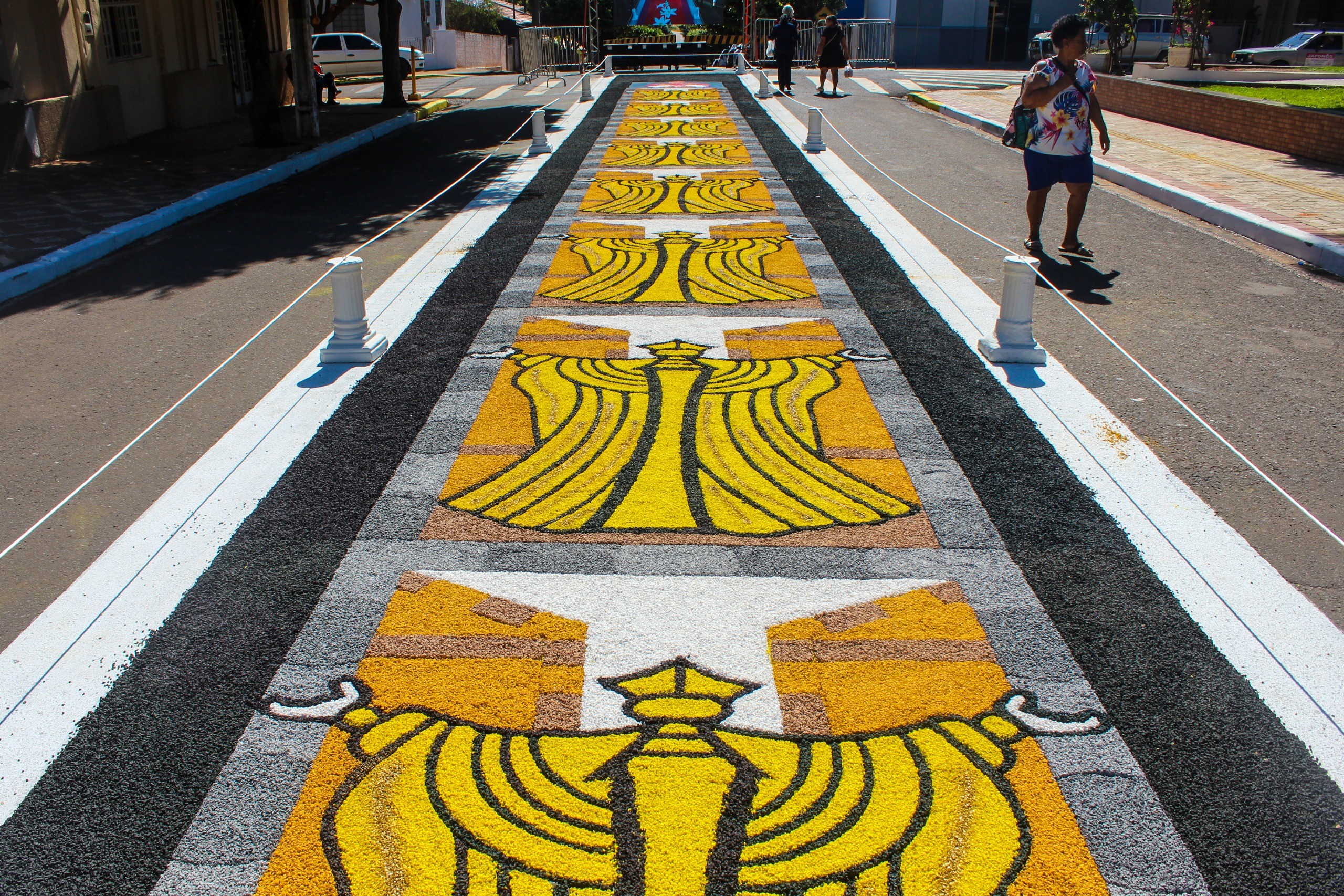 Com tradição anual, Piquerobi realiza celebração de Corpus Christi e conta com participação de mais de 400 voluntários; veja FOTOS 