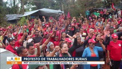 Manifestantes do MST desocupam Estrada de Ferro Carajás, em Parauapebas