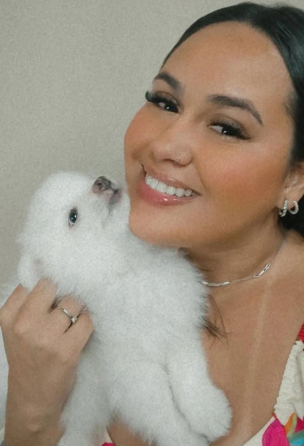 Emilly Talita Rodrigues e o cachorro de estimação Theodoro, que foi morto em 8 de maio em Porto Ferreira (SP) — Foto: Arquivo pessoal