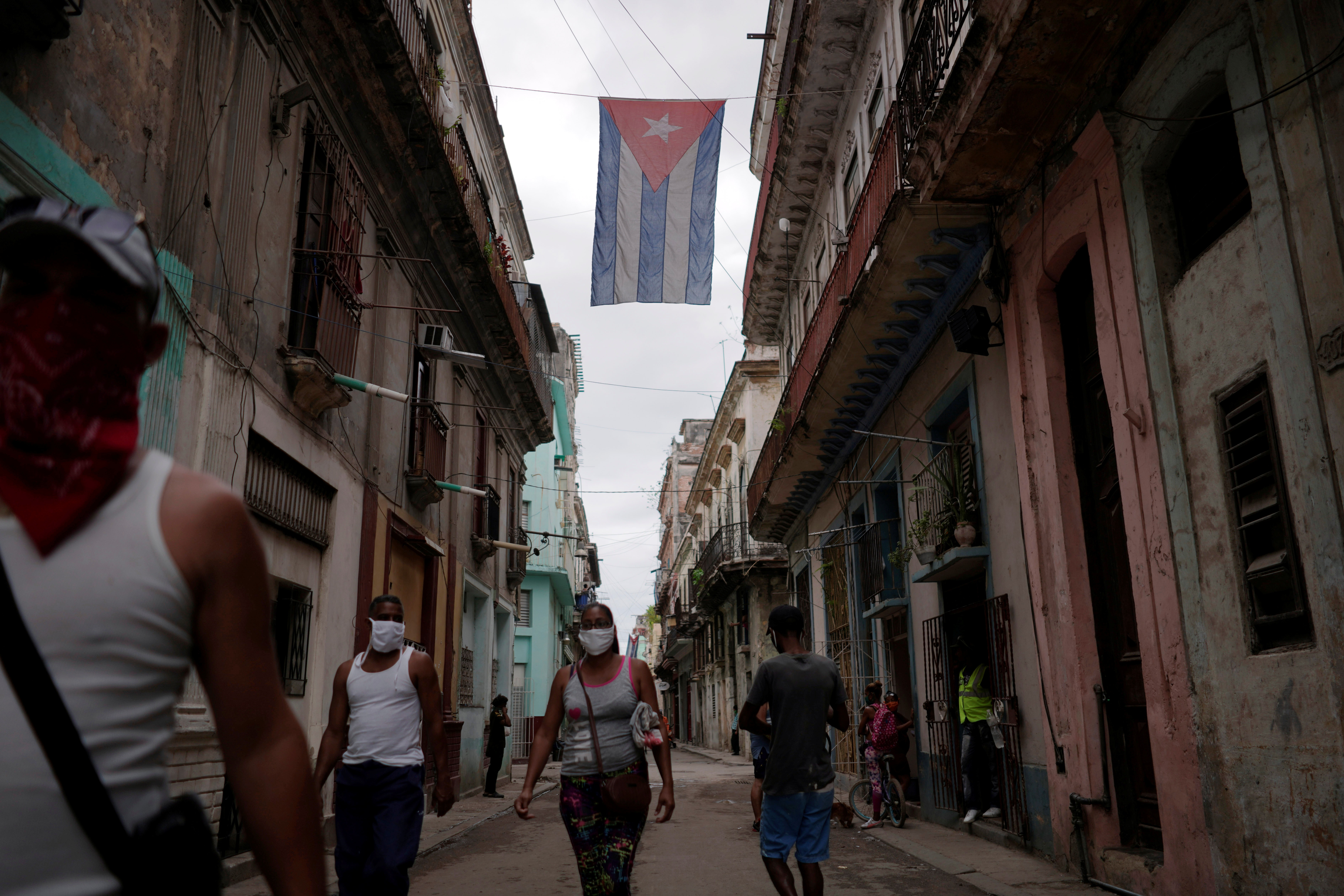 É #FAKE que vídeo de ruas e prédios deteriorados foi gravado em Salvador; filmagem ocorreu em Havana, capital de Cuba 