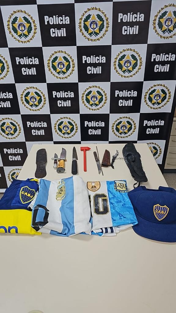 Em dia de Libertadores, integrante de torcida organizada do Vasco vira alvo da polícia após ameaçar tricolores