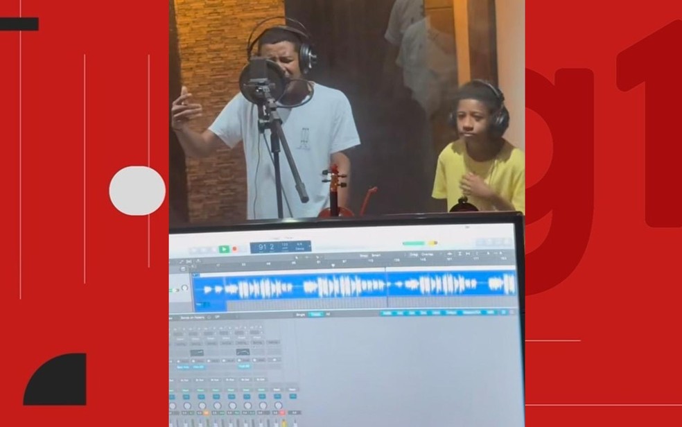 Irmãos cantores de arrocha morrem após acidente com motocicleta na Bahia — Foto: Reprodução/Redes Sociais