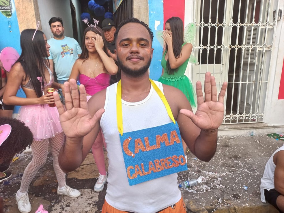 Gabriel Cortez foi de "Calma, Calabreso" para Olinda, em referência à frase dita por Davi no BBB 24 — Foto: Rafael Souza/g1