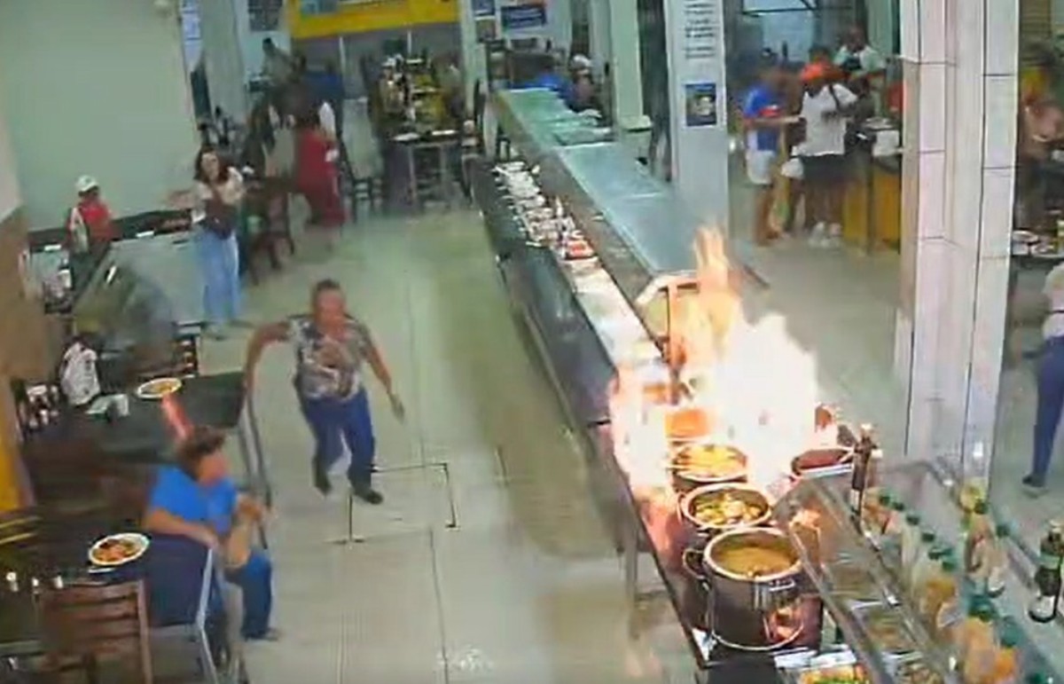 VÍDEO: Câmera de segurança registra explosão em churrascaria que deixou sete feridos em Vera Cruz 