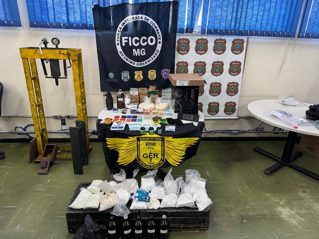 Imagem ilustrativa sobre PF desarticula rede de distribuição e prende 4 suspeitos em Juiz de Fora