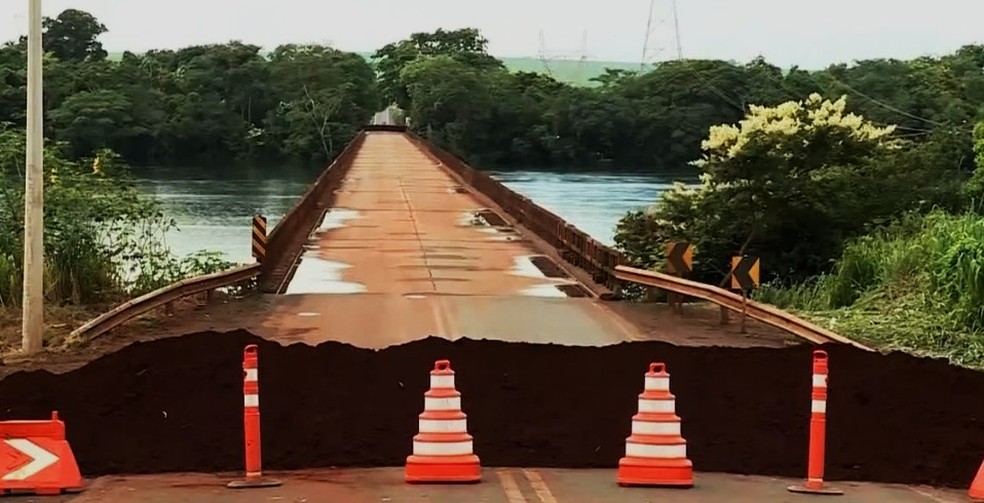 Ponte entre MG e SP - Volta Grande &mdash; Foto: TV Integra&ccedil;&atilde;o/Reprodu&ccedil;&atilde;o