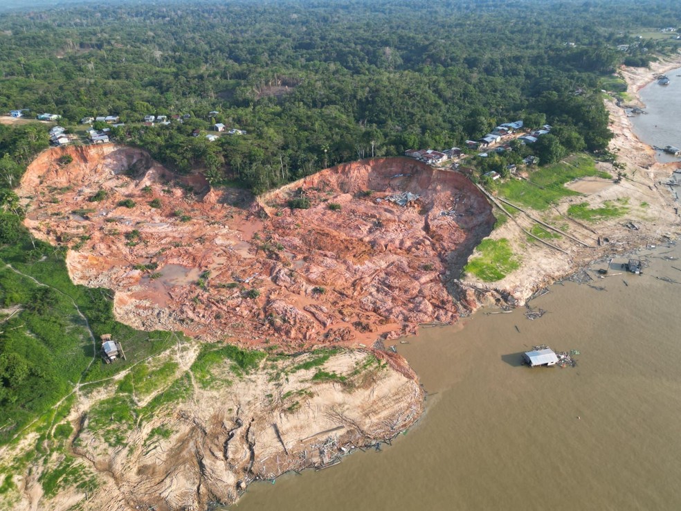 Vila Arumã atingida por deslizamento de terra no Amazonas — Foto: Divulgação