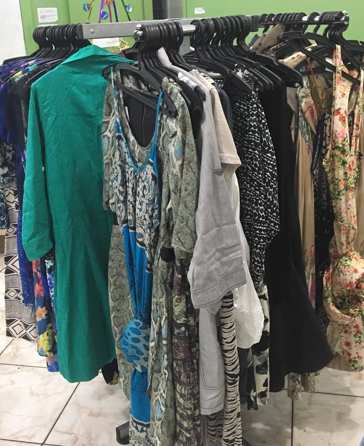 Lojas de roupas baratas em store cabo frio