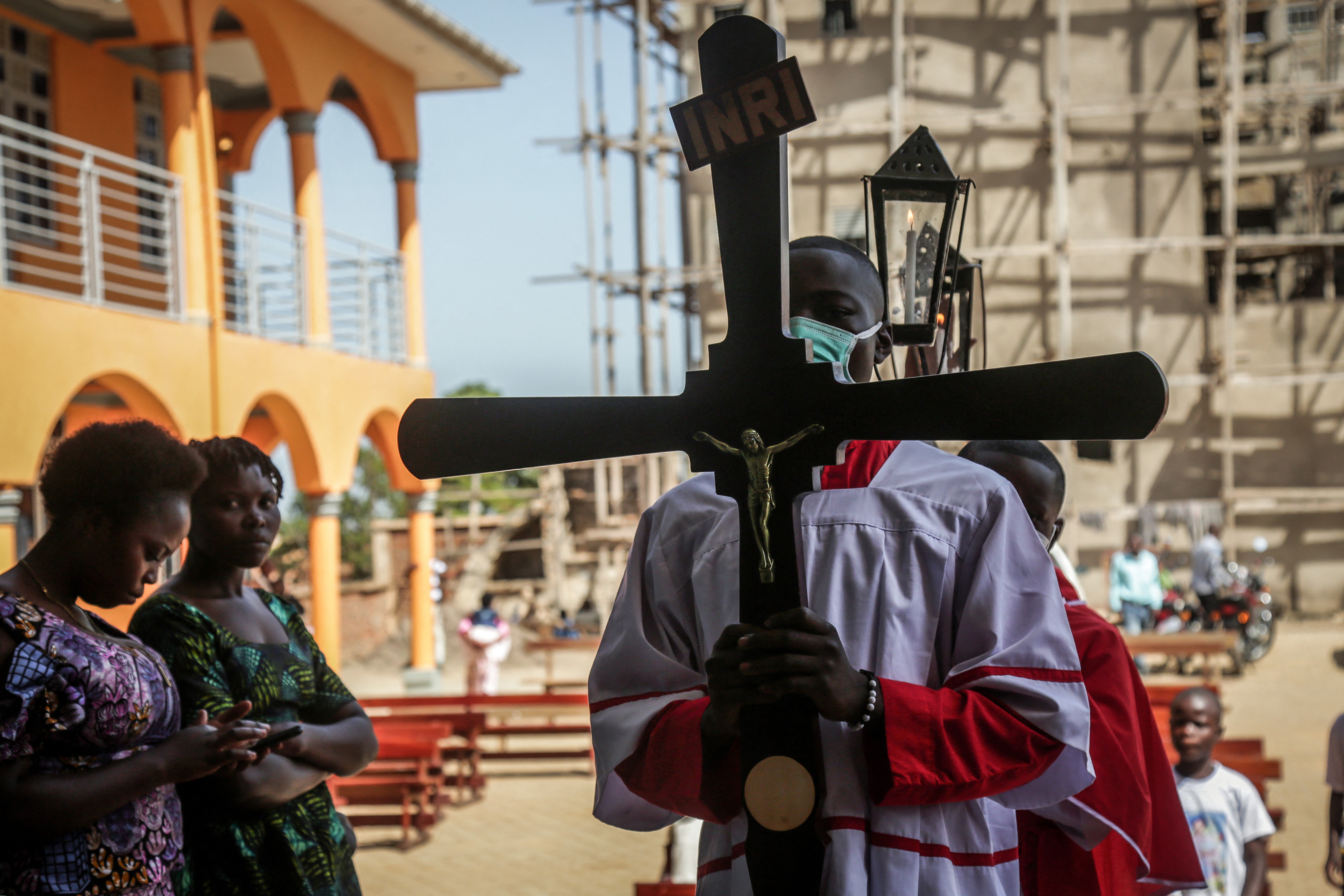 
Ebola: moradores invadem hospital na República Democrática do Congo para exigir corpo de líder religioso morto