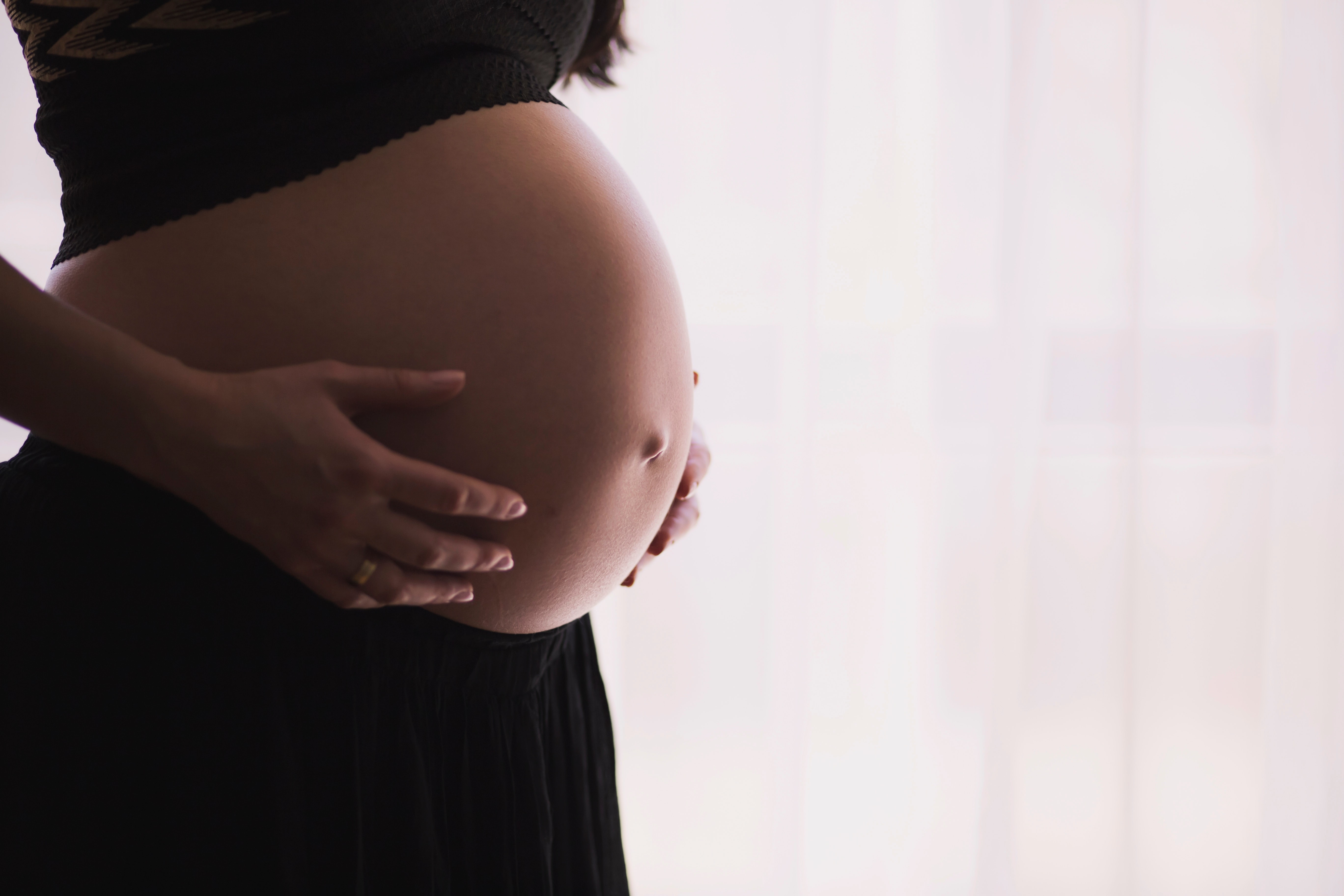 Cientistas brasileiros encontram microplásticos na placenta e no cordão umbilical de grávidas