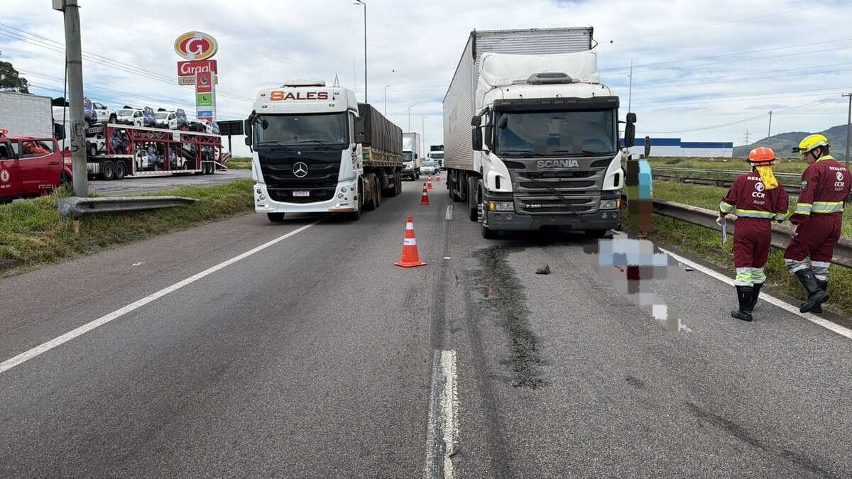 Homem morre atropelado por caminhão na Via Dutra, em Resende