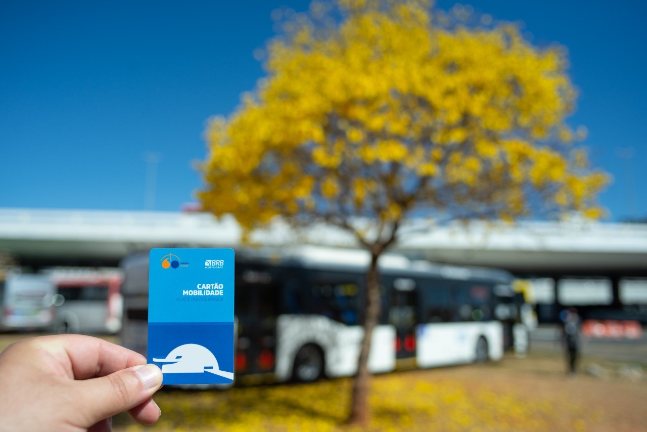 Ônibus do DF vão parar de receber dinheiro em espécie; veja como fazer cartão de pagamento