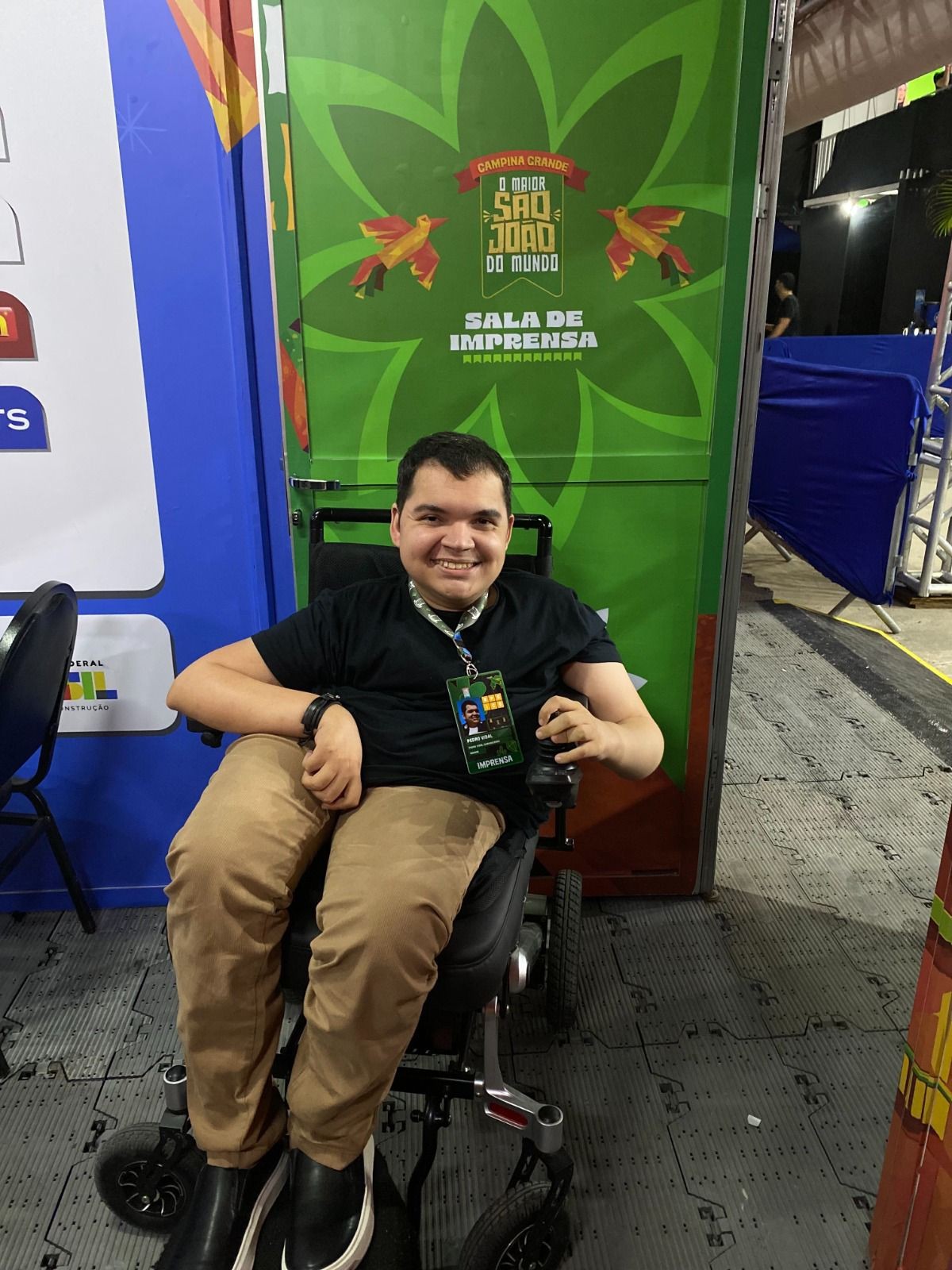 Comunicador cadeirante relata experiência na cobertura do São João de Campina Grande e diz que busca ampliar a acessibilidade: 'Mostrar otimismo'