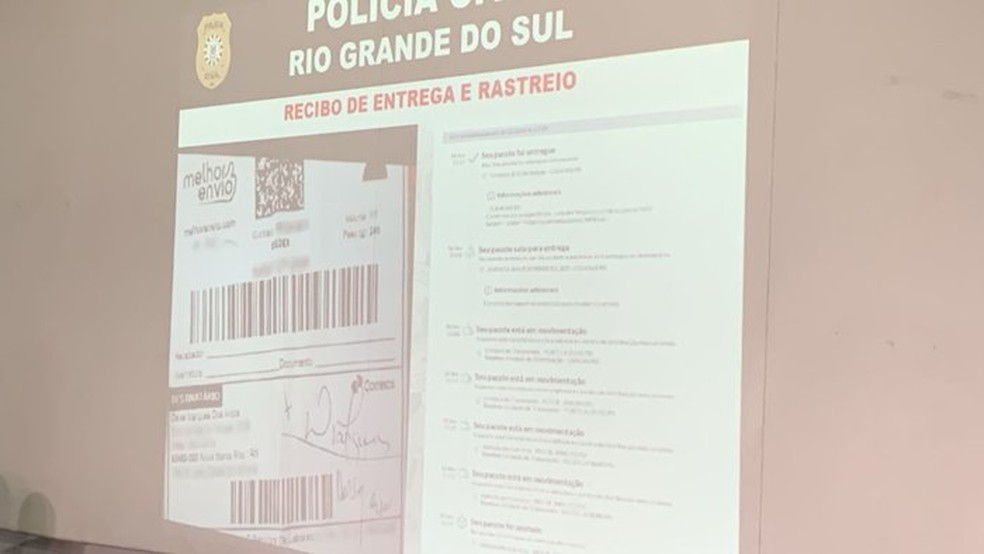 Polícia apresenta recibo de entrega que comprova que Deise comprou arsênio — Foto: Ronaldo Bernardi/Agência RBS