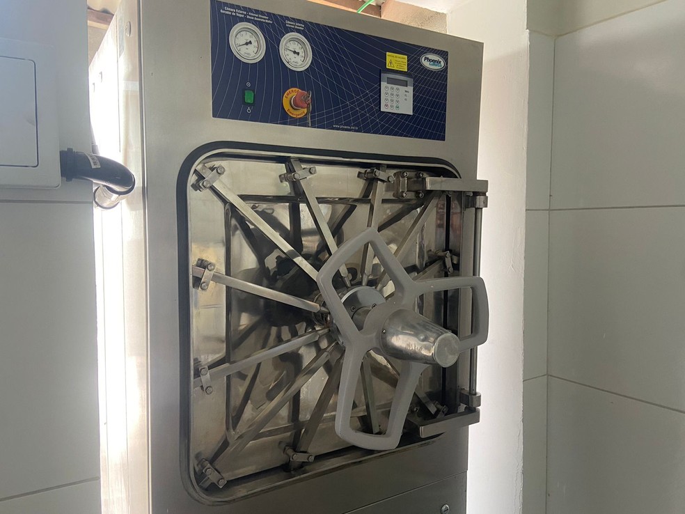 Autoclave, material de esterelização de equipamentos, na maternidade onde mutirão aconteceu — Foto: Ayrton Freire/Inter TV Cabugi