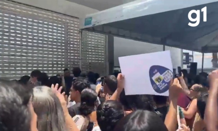 Candidatos entram em universidade para prestar Enem em clima de festa após abertura dos portões em Cuiabá; veja vídeo 