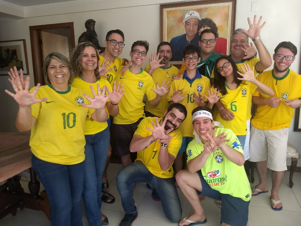 Jogo vai ser sofrido, à la Brasil', prevê família do hexa, com seis dedos  nas mãos e nos pés, Distrito Federal