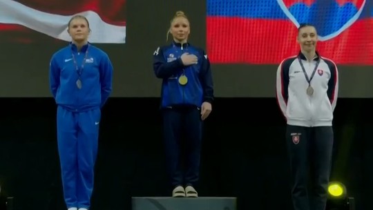 Flávia Saraiva leva o ouro nas barras assimétricas na Copa de Ginástica