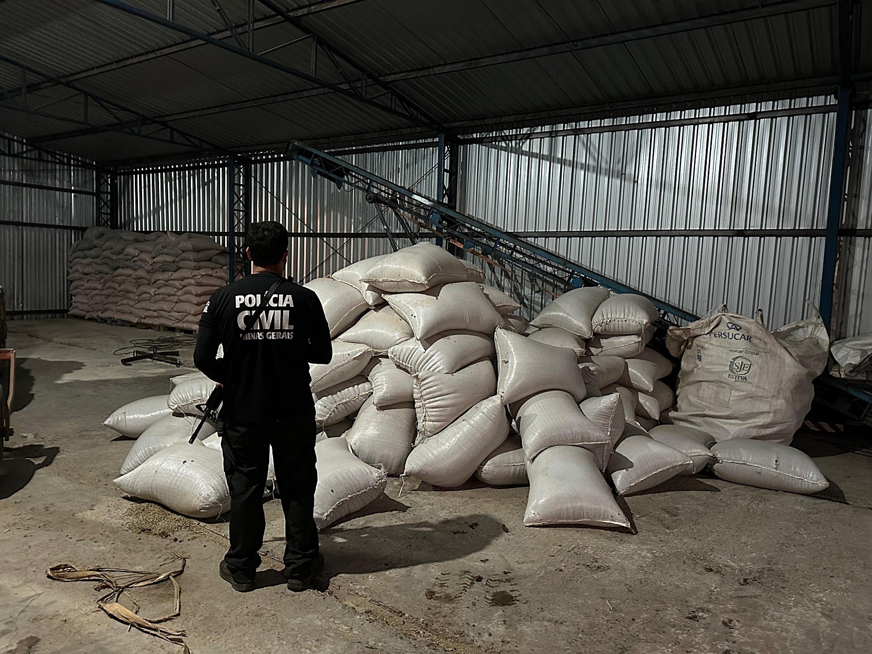 Polícia recupera sacas de café e trator furtados no Sul de MG avaliados em R$ 1 milhão 