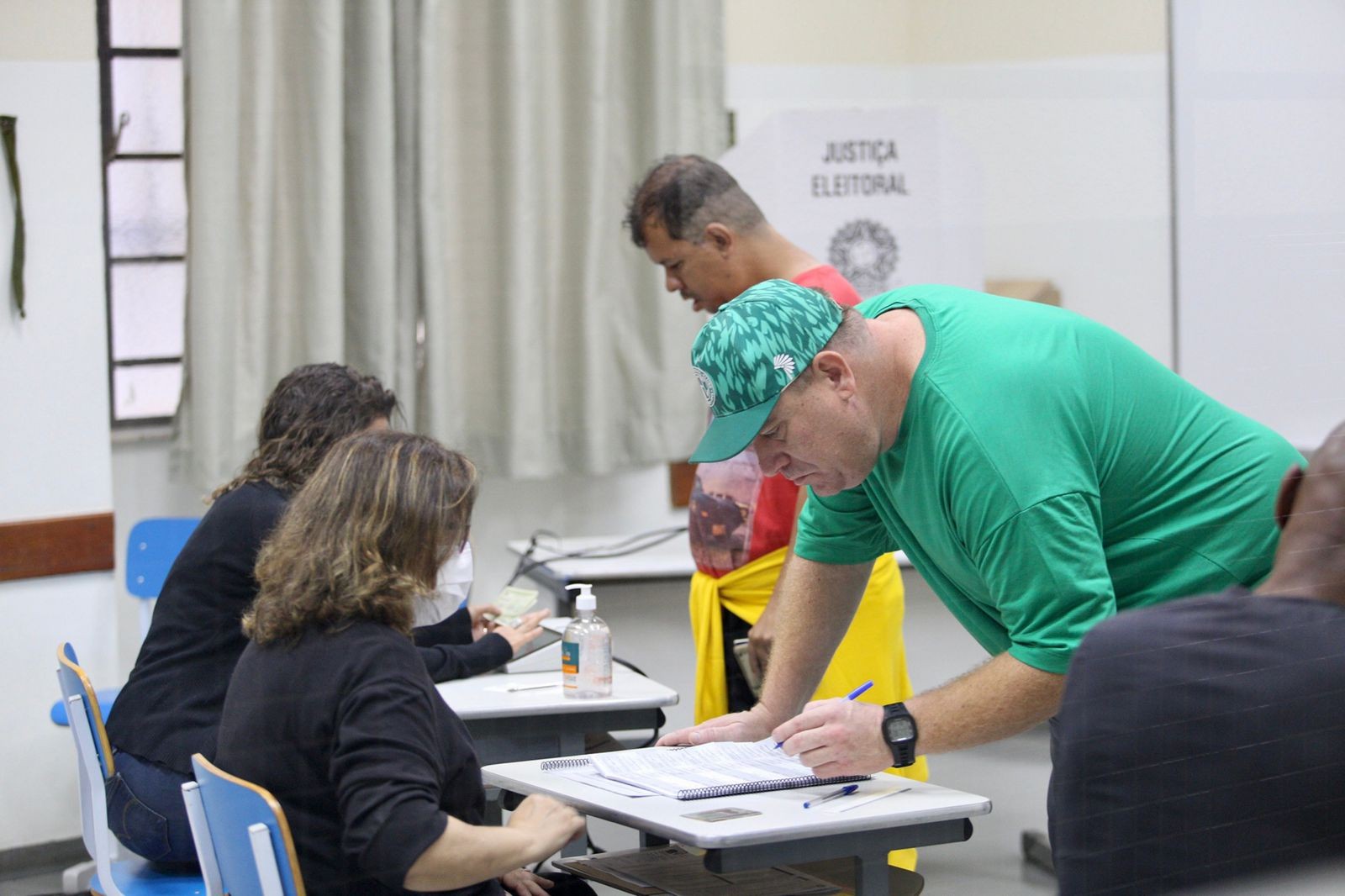 Saiba até quando mesários podem tirar as folgas que recebem por trabalhar nas Eleições