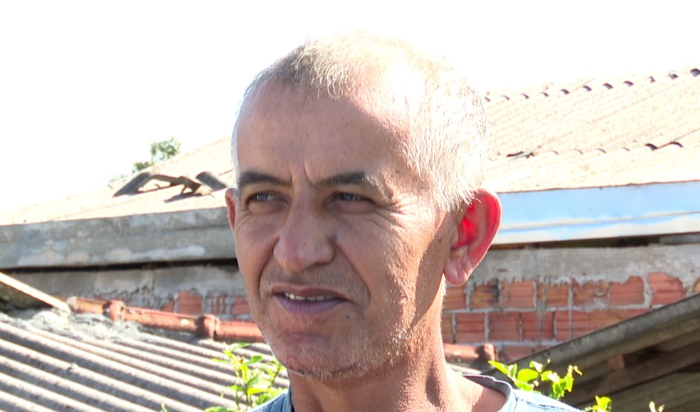 Celso Queiroz de Souza foi resgatado após ficar 9 horas soterrado em silo — Foto: Reprodução/RPC