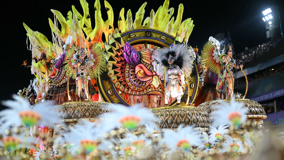 Desfile da Beija-Flor no carnaval 2025 — Foto: Mauro PIMENTEL / AFP
