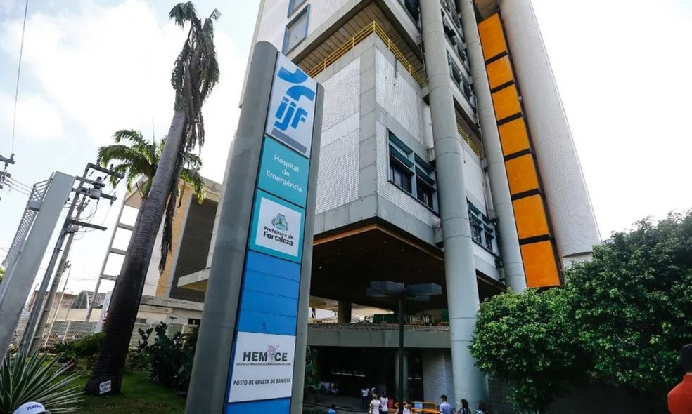 Criança de 7 anos morre no hospital IJF após ser baleada na Barra do Ceará, em Fortaleza. — Foto: Fabiane de Paula/SVM