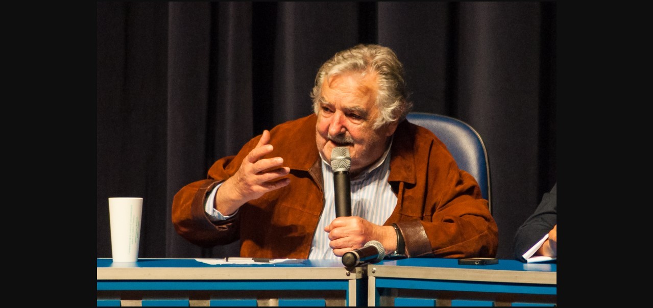 Passagem de Mujica por SC teve aplausos e comoção: 'a vida é linda se dedicada a uma causa de progresso humano'