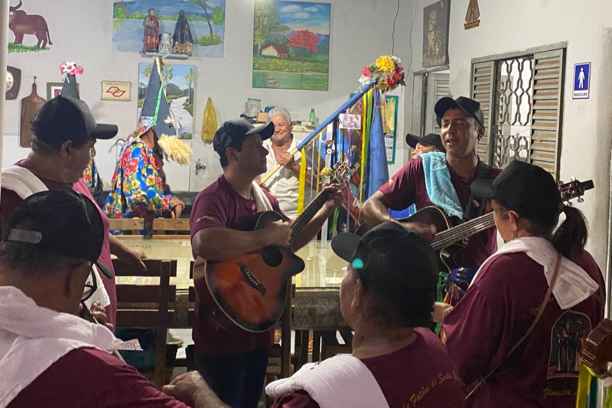 Fé, cultura e culinária: grupo mantém tradição de Folia de Reis há mais de sete décadas em Presidente Prudente