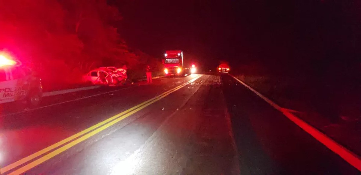 Mãe de 63 anos morre e filha fica ferida em acidente entre moto e carro na BR-407, no Piauí