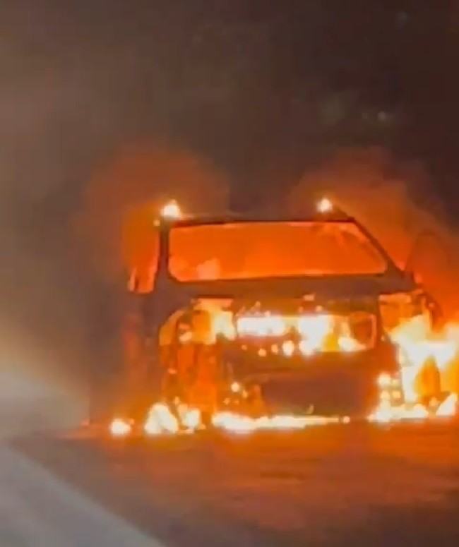 Vídeo: Carro pega fogo dentro de túnel de Natal