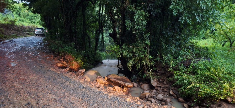 Idoso morreu aps ser arrastado por correnteza de crrego em Farroupilha — Foto: Corpo de Bombeiros/Divulgao