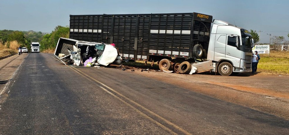 Acidente aconteceu na BR-153, em Paraíso do Tocantins — Foto: Divulgação/PRF