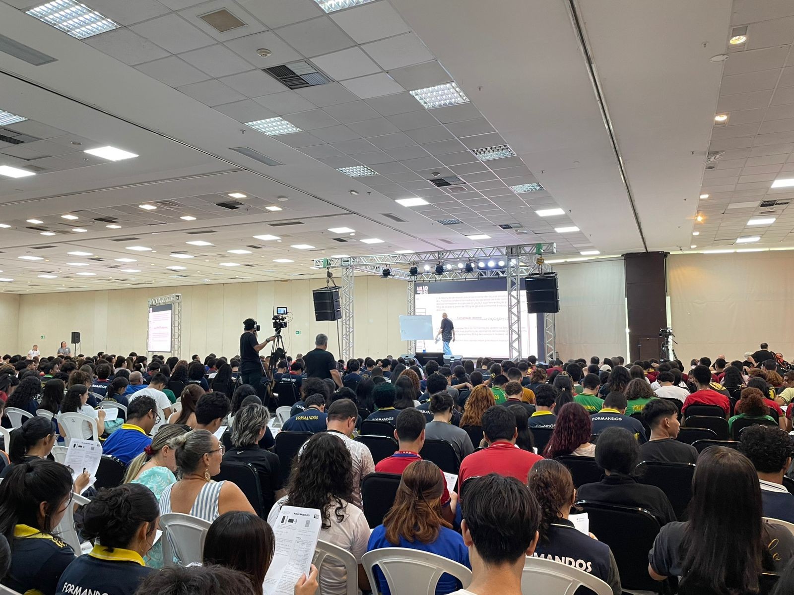 Aulão na Rede 2025: confira fotos do segundo dia de revisões para o Enem