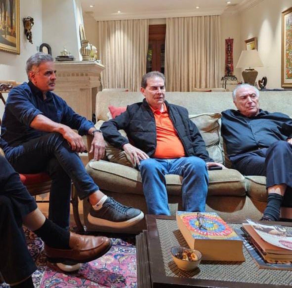 Aécio Neves, Paulinho da Força (relator) e Michel Temer discutiram o agora PL da Dosimetria — Foto: Divulgação