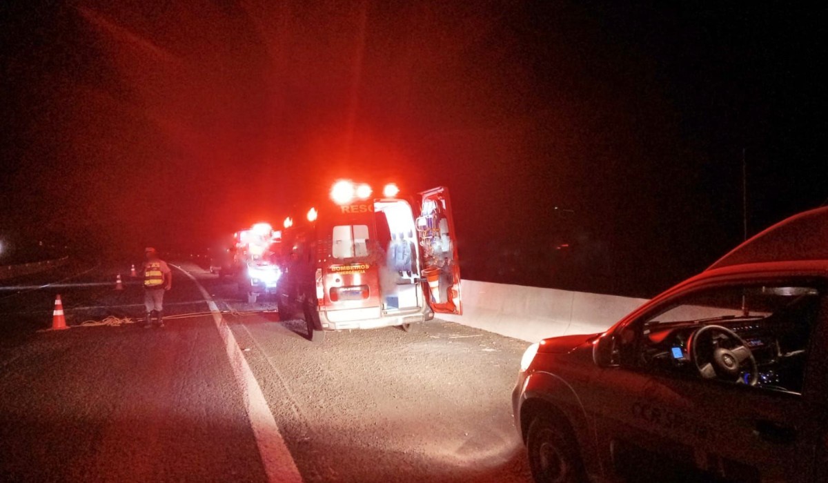 Homem com carro 'dublê' foge da polícia e cai a 50 metros de altura em viaduto de Itatinga