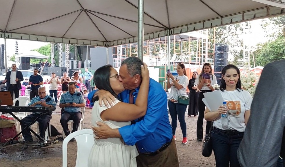 Januário de Jesus, de 63 anos, e Aldelice de Jesus da Silva, de 51,  estão juntos há seis anos e se casaram nesta sexta-feira (4) — Foto: Melícia Moura/Rádio CBN Rio Branco