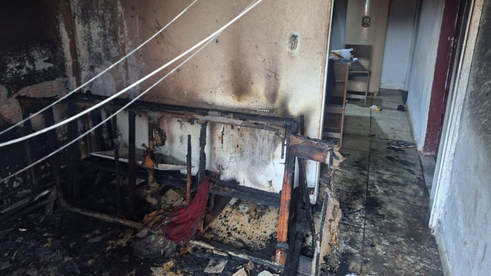 Adolescente sofre queimaduras em 20% do corpo ao tentar apagar incêndio causado por criança com isqueiro em Uberaba