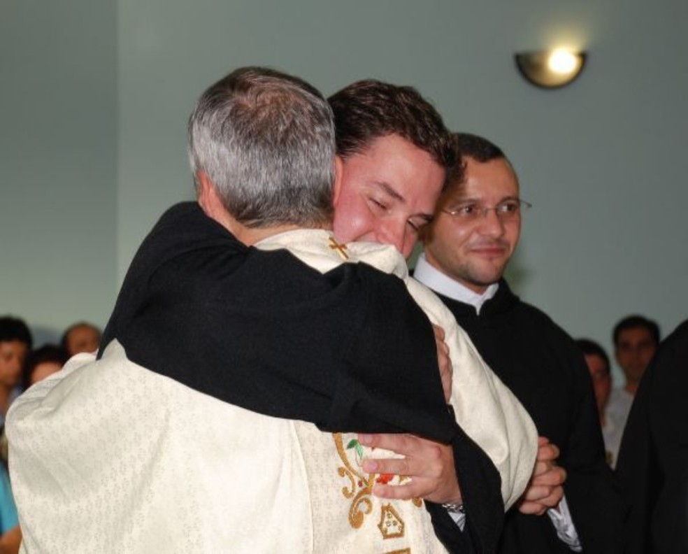 Antes da celebração dos votos, frei Alexandre Escame teve uma conversa com Robert Prevost — Foto: Arquivo Pessoal