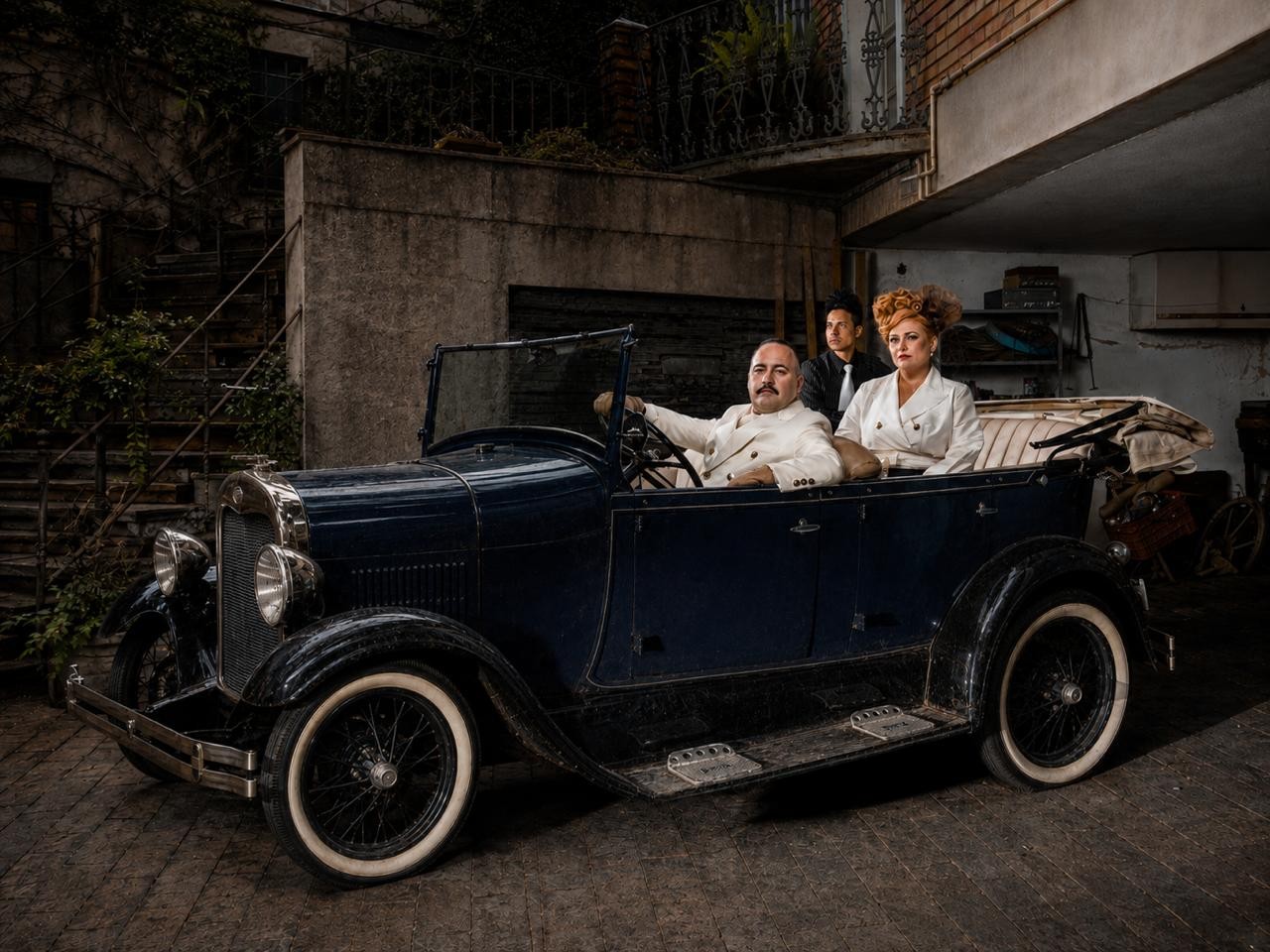 Musical sobre Era do Rádio leva carro de quase 100 anos e mais de uma tonelada para palco em BH