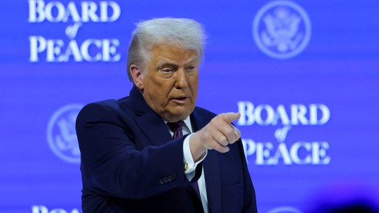 Trump anuncia tarifa de 25% sobre automóveis da Coreia do Sul - Foto: (REUTERS/Denis Balibouse)