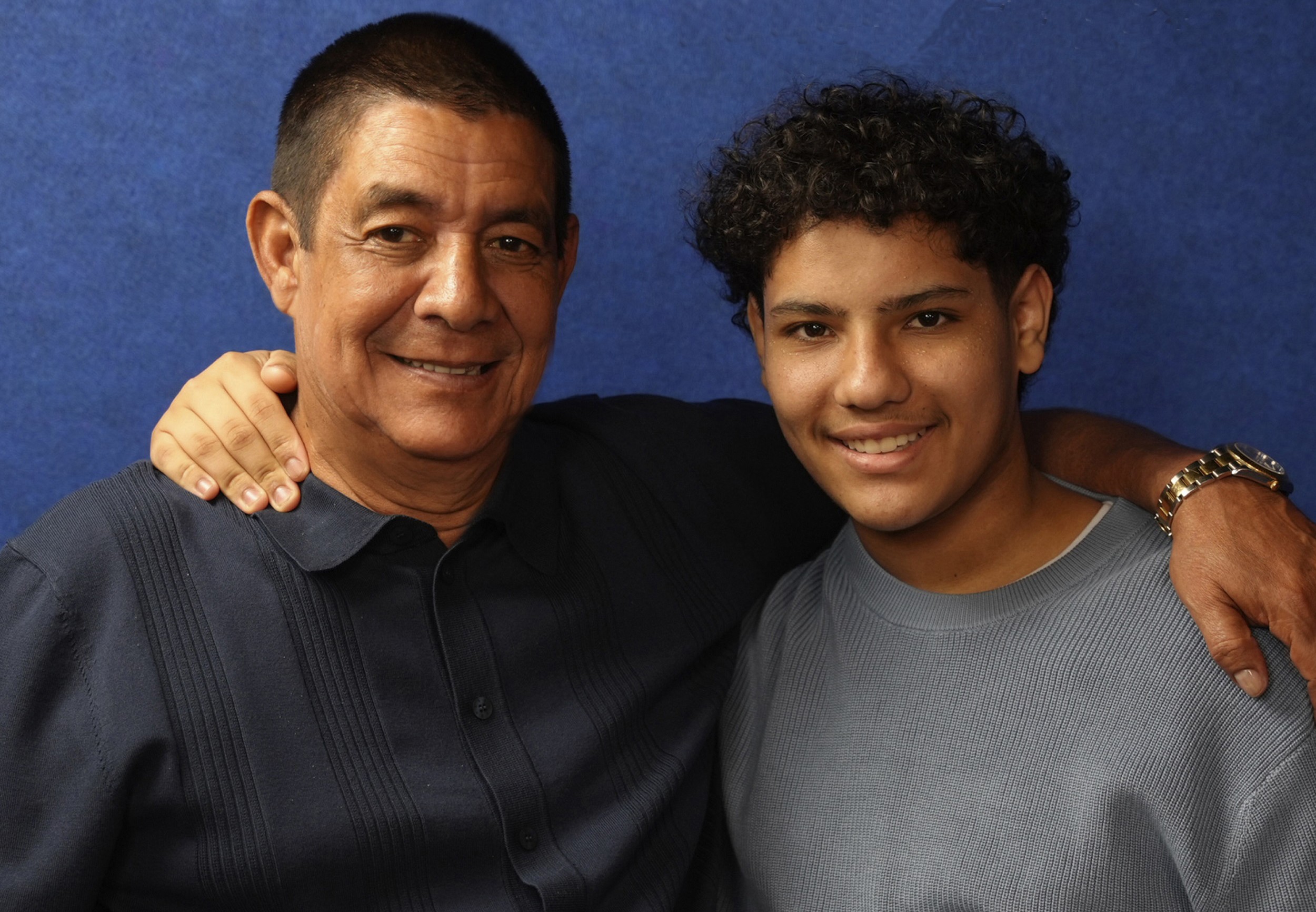 Zeca Pagodinho apresenta o samba ‘Fé e esperança’, primeira gravação feita em estúdio pelo cantor com o neto Noah