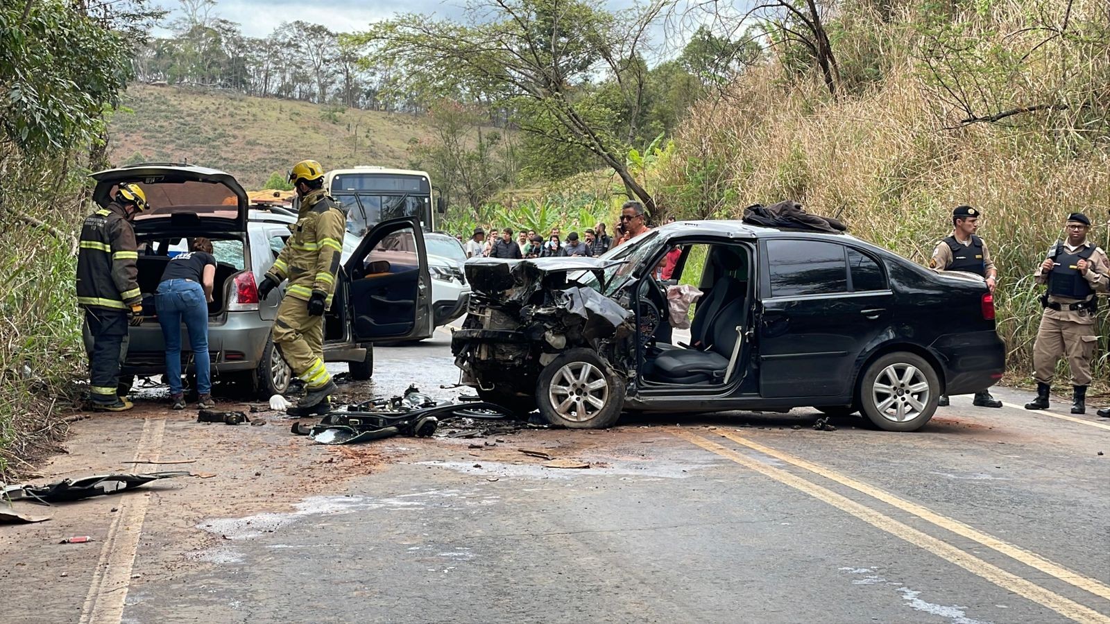 Pai morre e filha fica ferida em grave acidente na MGC-120