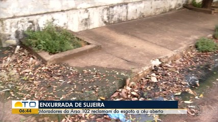 Esgoto escorre em rua da Arso 102 e moradores reclamam da situação