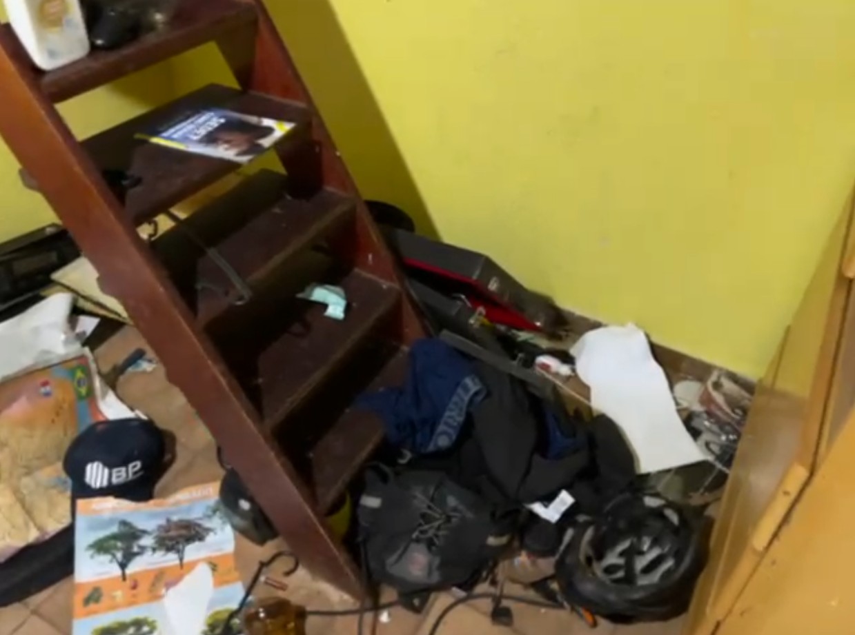 Homem é preso em flagrante no DF após agredir a própria mãe e depredar casa; veja imagens
