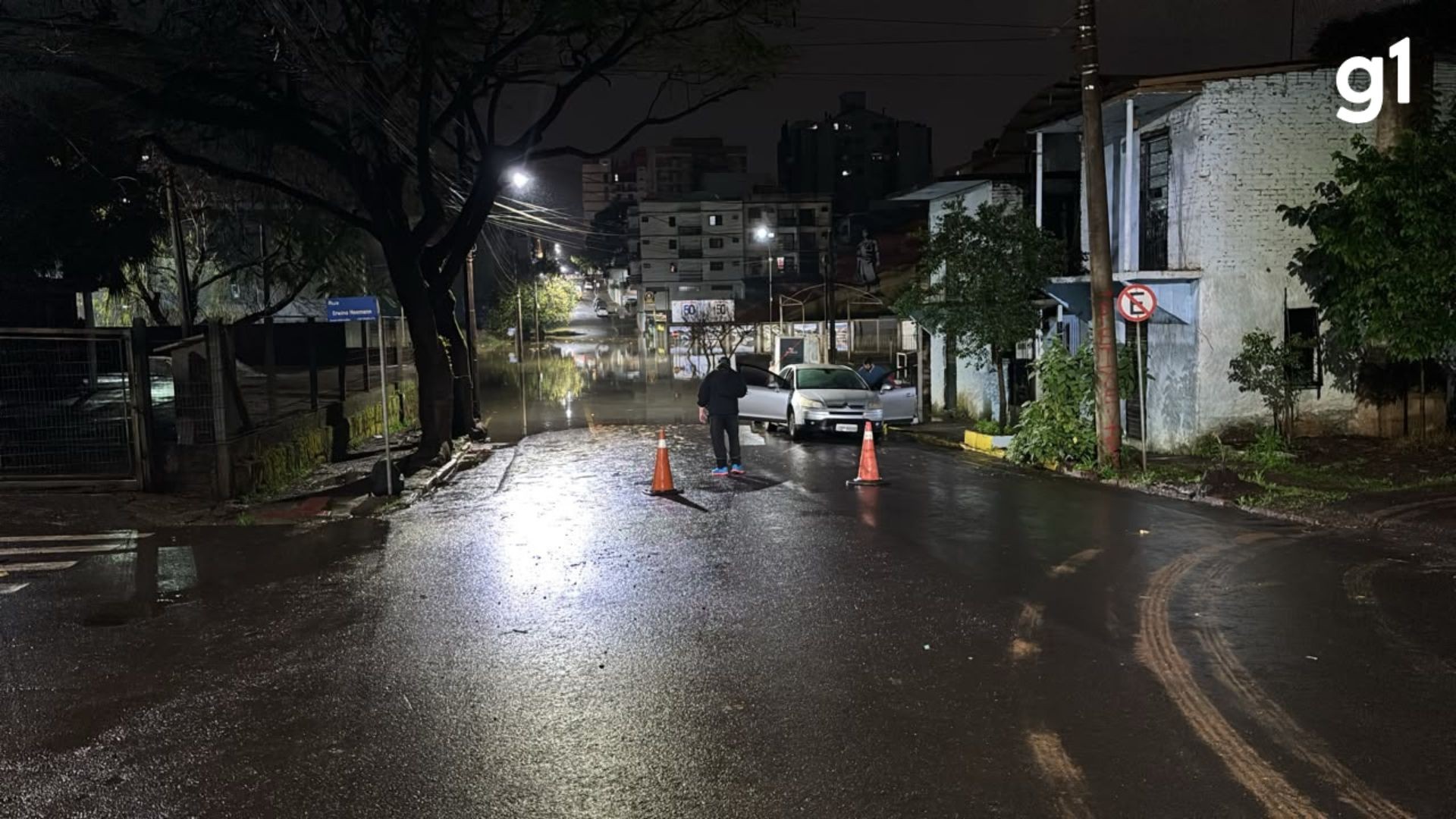 Chuva no RS: rios atingem cota de inundação e famílias são retiradas de áreas de risco