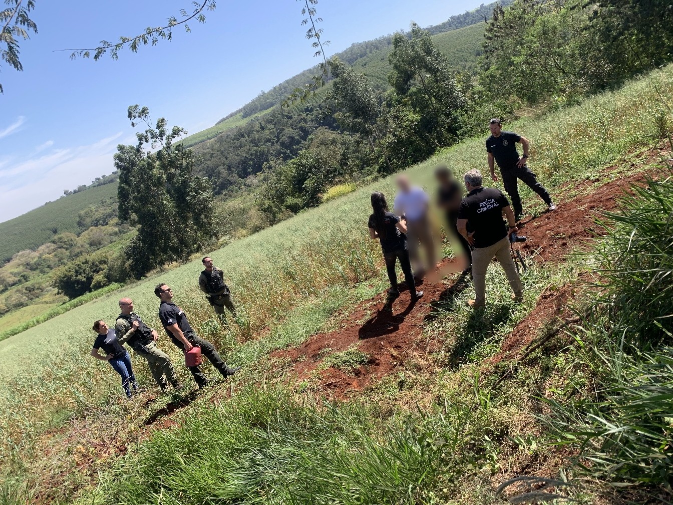Suspeitos participam de reconstituição de crime que terminou com morte de jovem de 18 anos em Avaré 