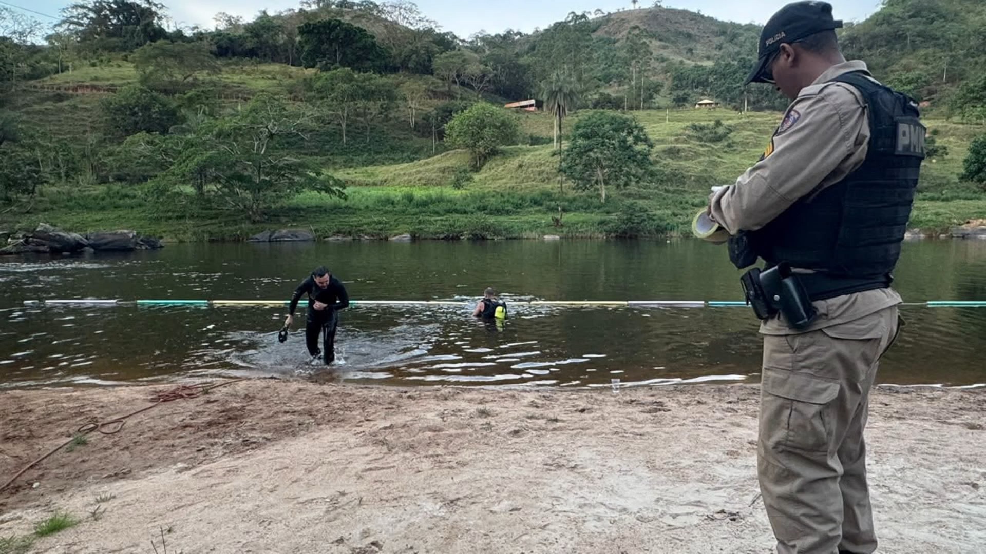 Homem morre afogado após simular afogamento em balneário de MG