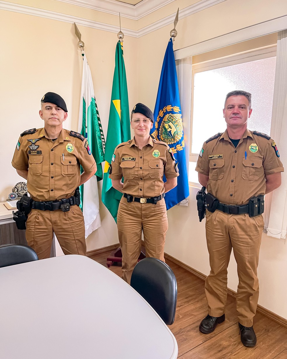 Solange e comandantes da Polícia Militar do Paraná — Foto: PM-PR