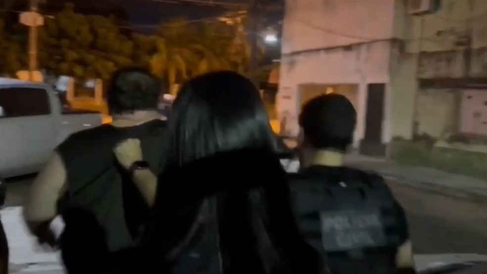 Homem foi preso em flagrante na noite deste domingo (30) — Foto: Reprodução/Polícia Civil